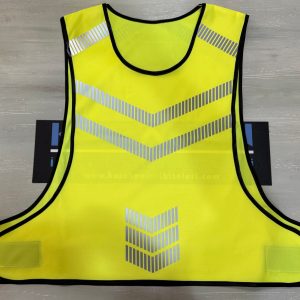 Moto Yelek  Renk; Lacivert Ürün Özellikleri: 120 Gram %100 Polyester Raşel Kumaş. Kenarlar Biyeli. Boydan Giymeli Ön ve Arka Görünürlük Sağlayan Reflektör Şeritli Etek Kısımından Cırt Cırt Bantlı İstenilen Beden Ayarı Yapabilirsiniz 